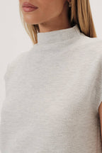 MOCK NECK CAP SHORT SLEEVE HIGH-LOW TOP: ASH GREY