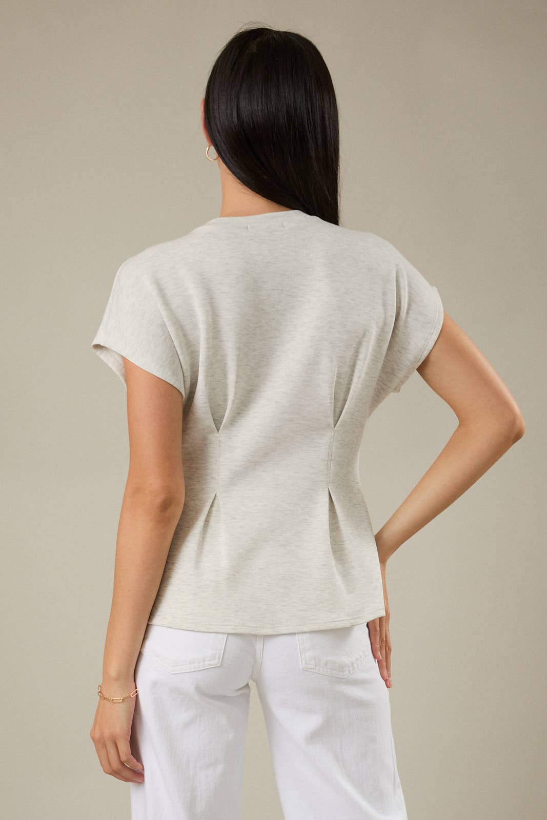 CREW NECK CAP SLEEVE PLEATED WAIST TOP: ASH GREY