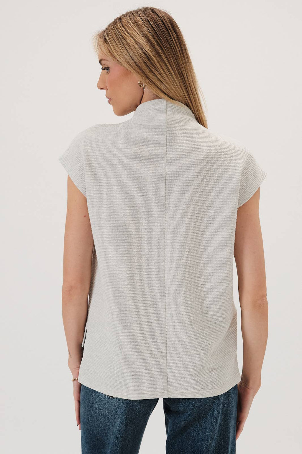 MOCK NECK CAP SHORT SLEEVE HIGH-LOW TOP: ASH GREY