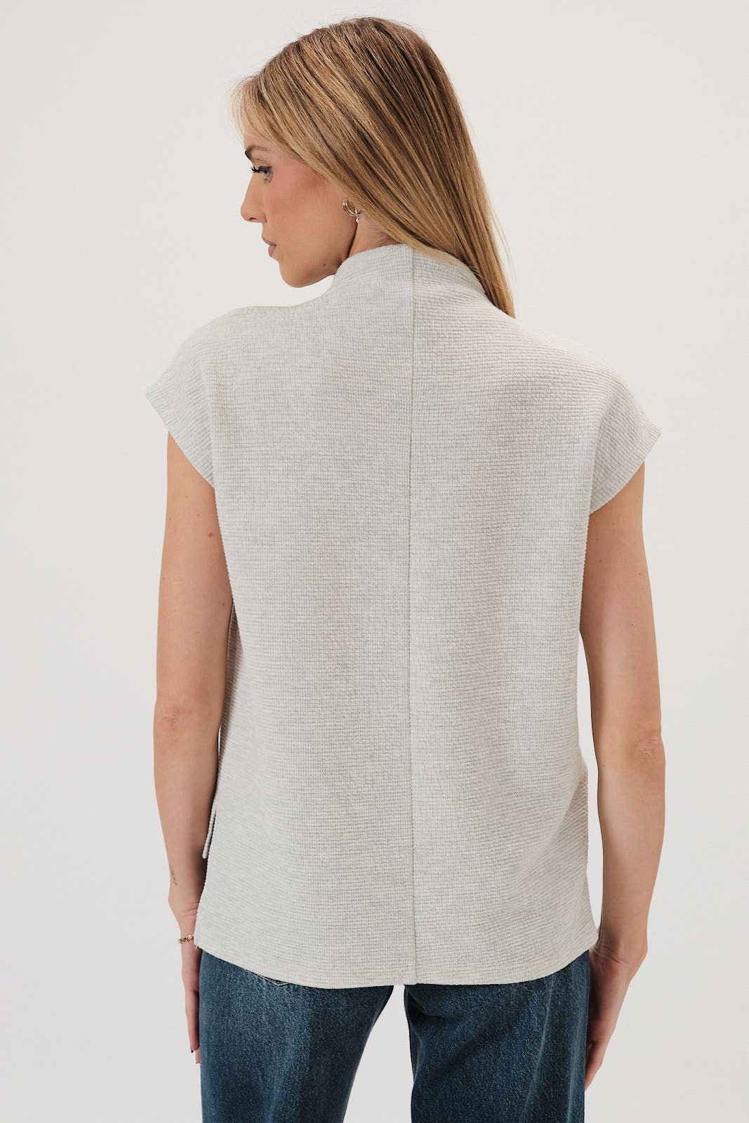 MOCK NECK CAP SHORT SLEEVE HIGH-LOW TOP: ASH GREY