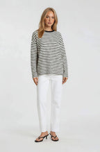 CONTRAST CREW NECK LONG SLEEVE STRIPE TOP: WHITE-BLACK STRIPE