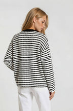 CONTRAST CREW NECK LONG SLEEVE STRIPE TOP: WHITE-BLACK STRIPE