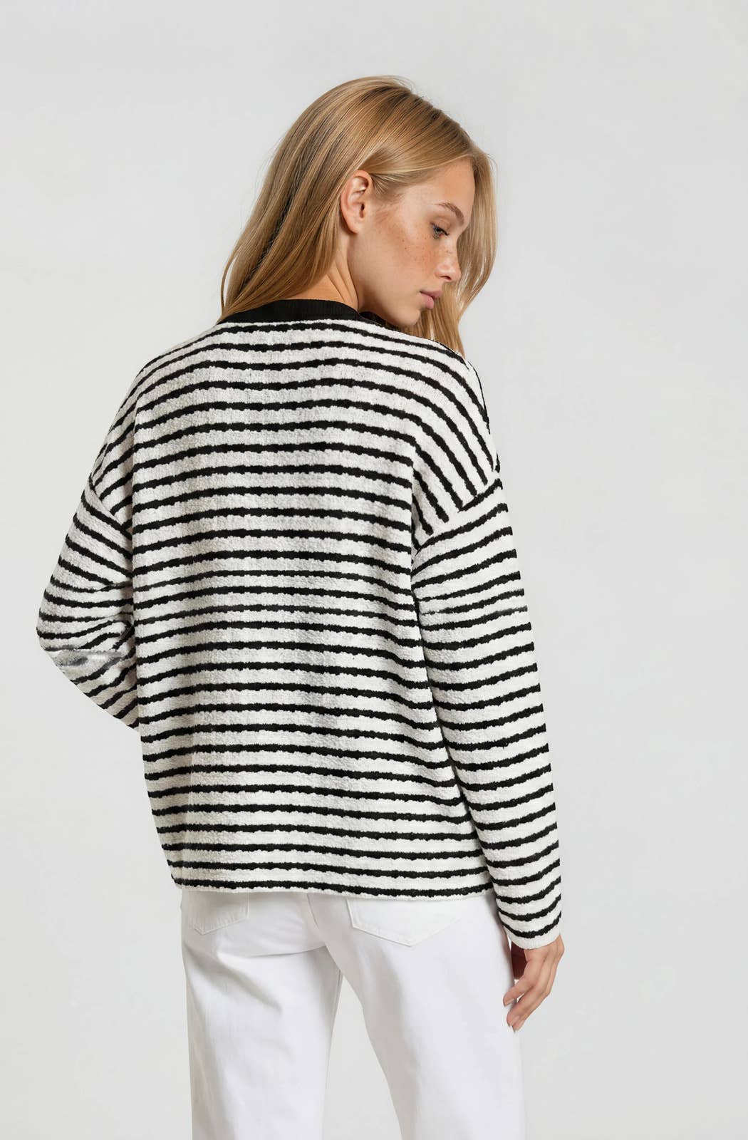 CONTRAST CREW NECK LONG SLEEVE STRIPE TOP: WHITE-BLACK STRIPE